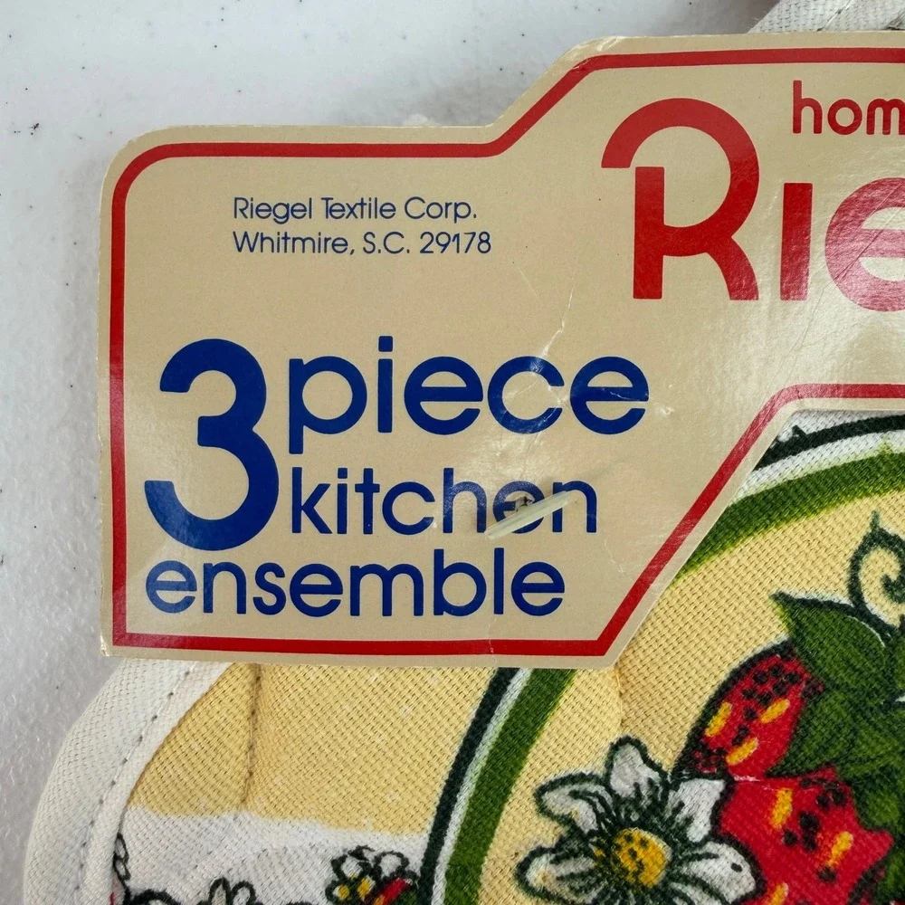 VTG Riegel 3pc Kitchen Ensemble Strawberry Daisy Floral Made USA Lot‎ of 2 NEW